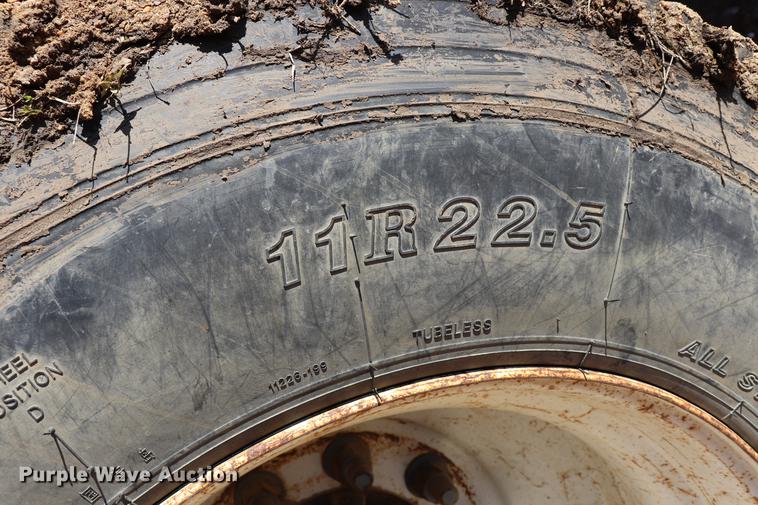 image for item EJ9769 1999 GMC C7500 bucket truck