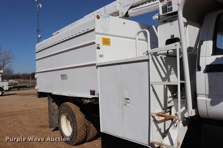 image for item EJ9769 1999 GMC C7500 bucket truck