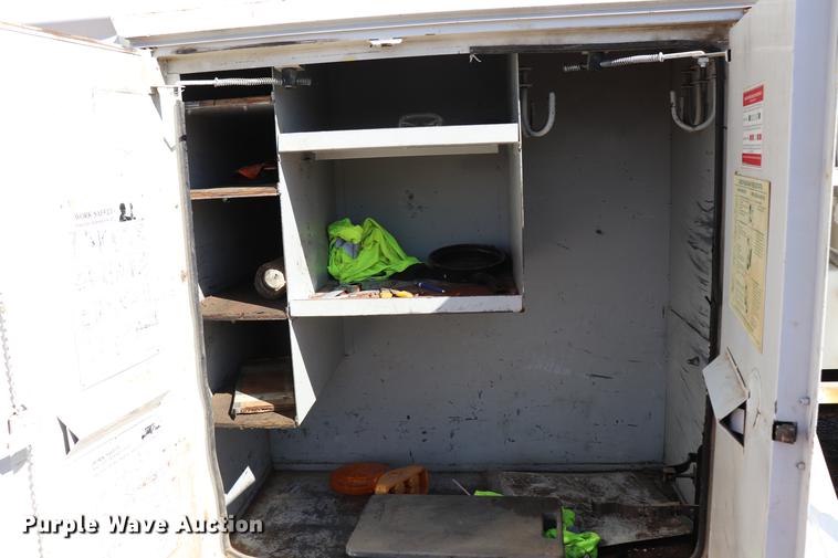 image for item EJ9769 1999 GMC C7500 bucket truck