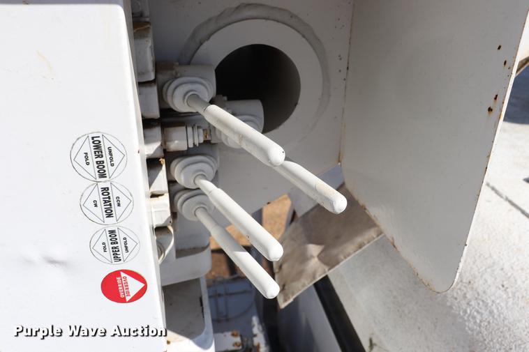 image for item EJ9769 1999 GMC C7500 bucket truck