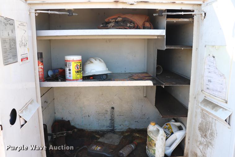 image for item EJ9769 1999 GMC C7500 bucket truck