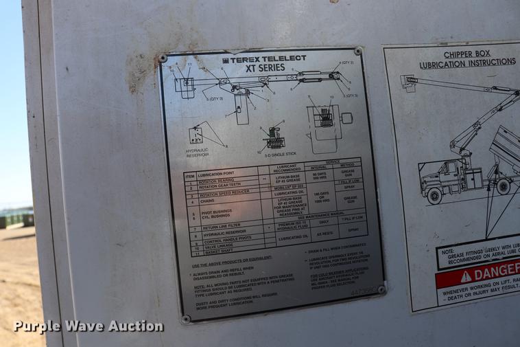 image for item EJ9769 1999 GMC C7500 bucket truck