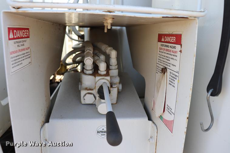 image for item EJ9769 1999 GMC C7500 bucket truck