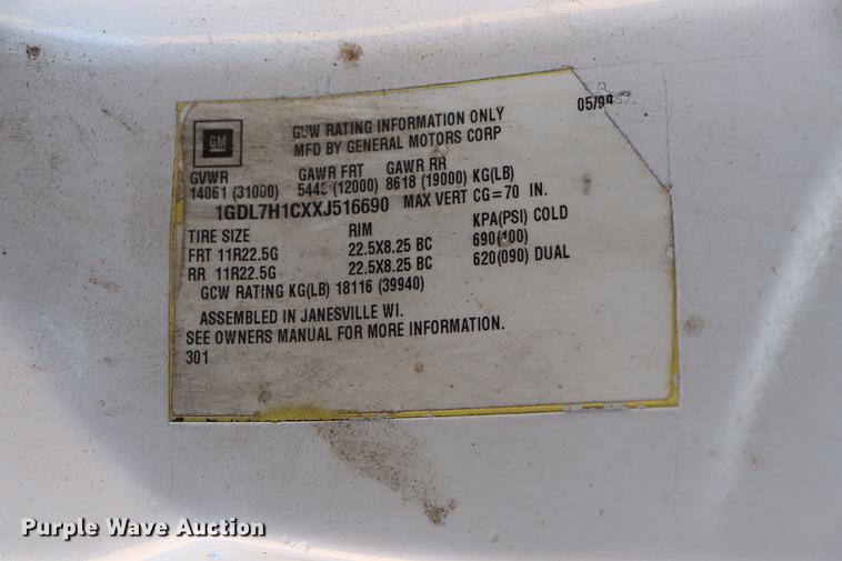 image for item EJ9769 1999 GMC C7500 bucket truck