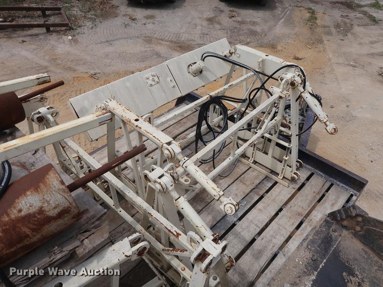 image for item EK9020 Gomaco C700 bridge deck finisher