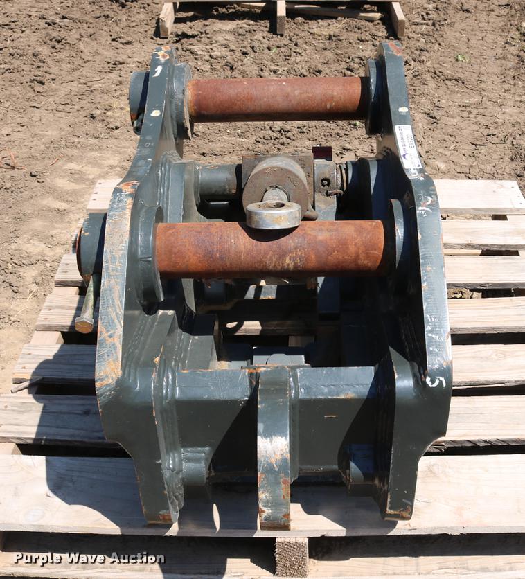 JRB PC200 hydraulic quick coupler in Eureka, KS Item EW9202 sold