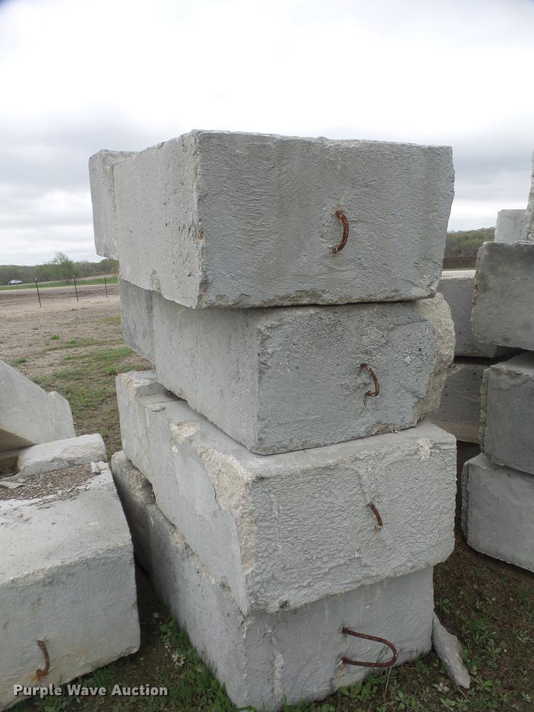 image for item G1148 (29) Big Block concrete blocks