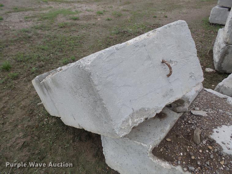 image for item G1151 (29) Big Block concrete blocks