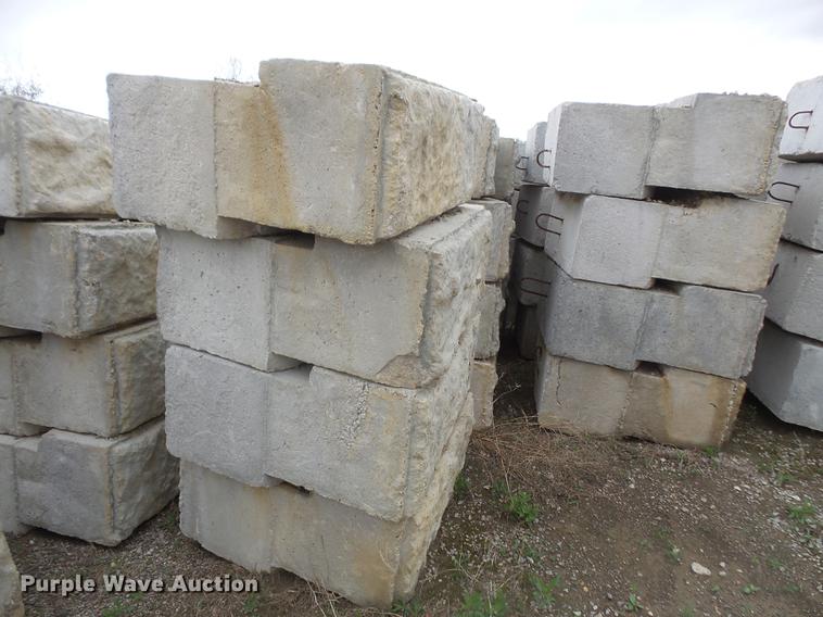 image for item G1157 (25) Big Block concrete blocks