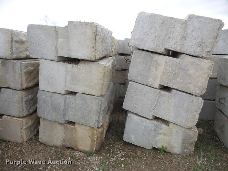 image for item G1157 (25) Big Block concrete blocks