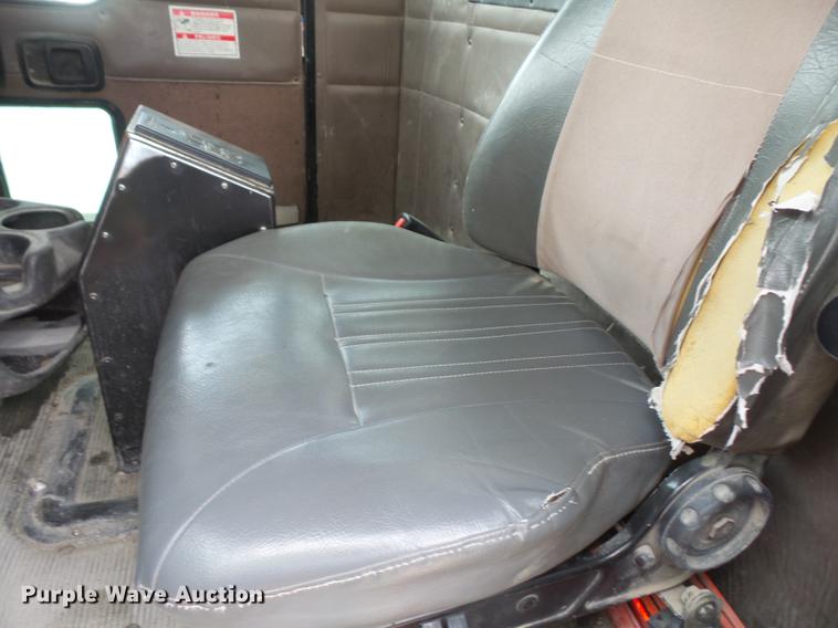 image for item G1160 2004 Kenworth T800 truck cab and chassis