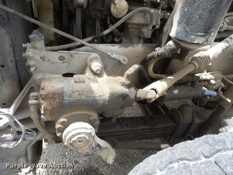 image for item G1160 2004 Kenworth T800 truck cab and chassis