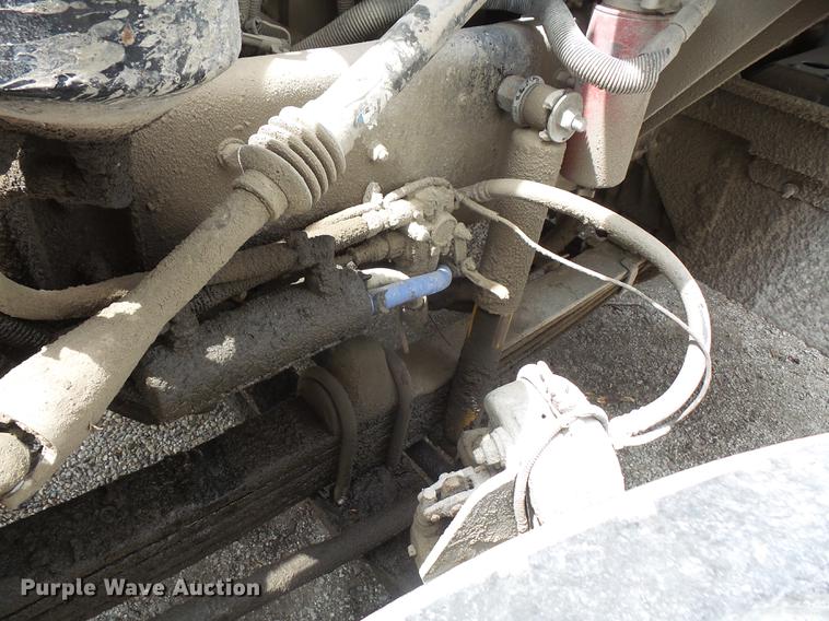 image for item G1160 2004 Kenworth T800 truck cab and chassis