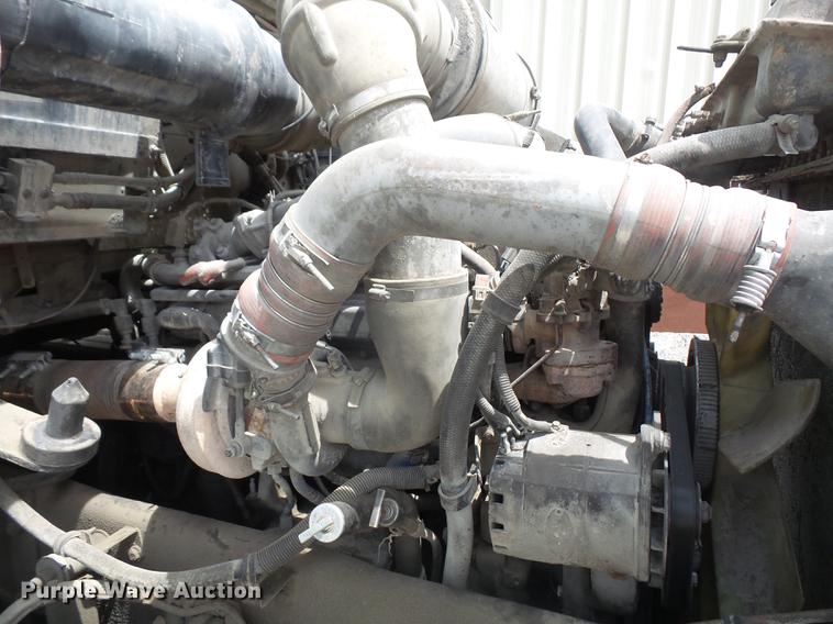 image for item G1160 2004 Kenworth T800 truck cab and chassis