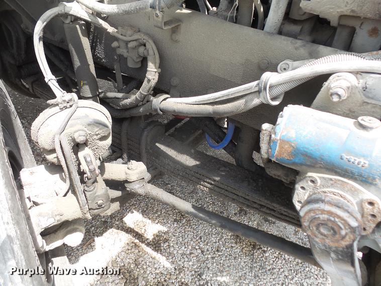 image for item G1160 2004 Kenworth T800 truck cab and chassis