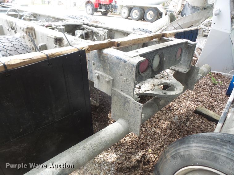 image for item G1160 2004 Kenworth T800 truck cab and chassis