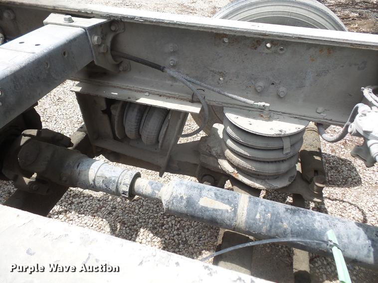 image for item G1160 2004 Kenworth T800 truck cab and chassis