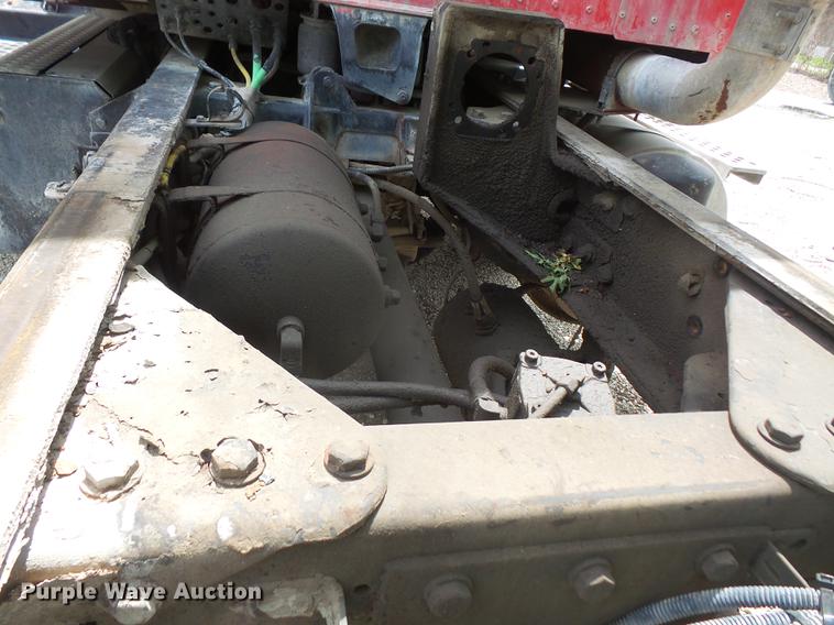 image for item G1160 2004 Kenworth T800 truck cab and chassis