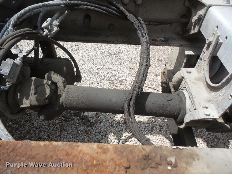 image for item G1160 2004 Kenworth T800 truck cab and chassis