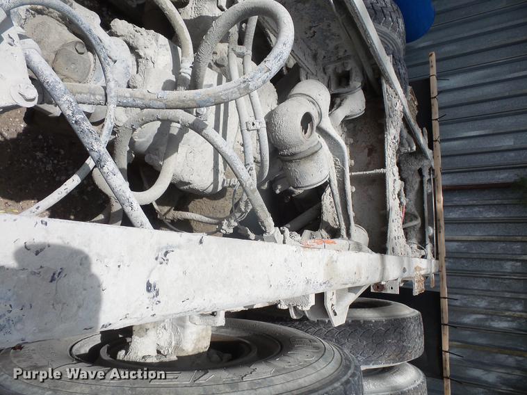 image for item G1160 2004 Kenworth T800 truck cab and chassis