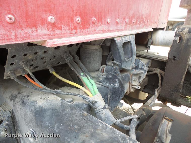 image for item G1160 2004 Kenworth T800 truck cab and chassis