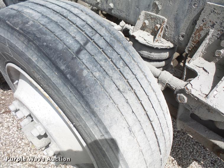 image for item G1160 2004 Kenworth T800 truck cab and chassis