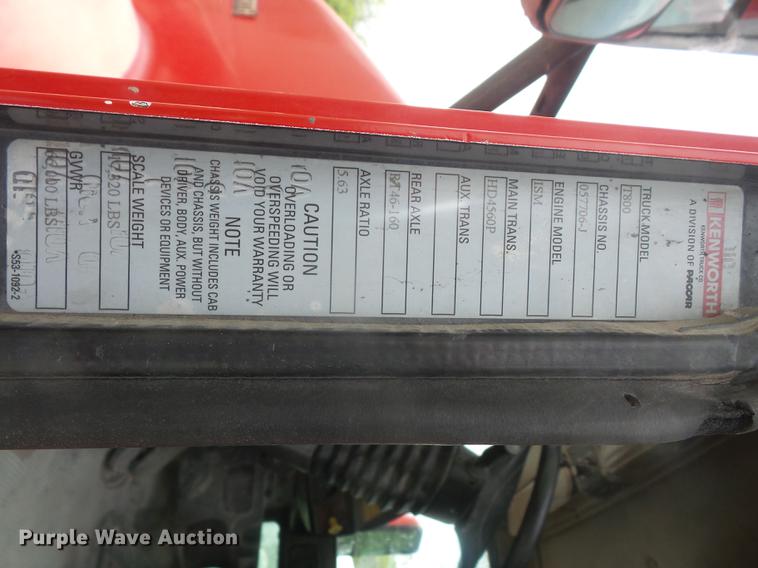 image for item G1160 2004 Kenworth T800 truck cab and chassis