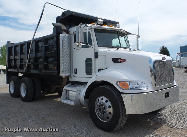 image for item J8513 2006 Peterbilt 335 dump truck
