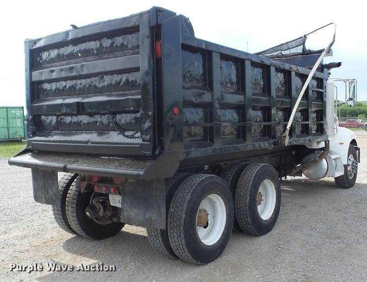 image for item J8513 2006 Peterbilt 335 dump truck