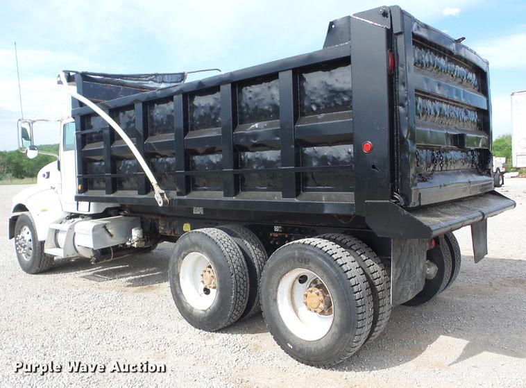 image for item J8513 2006 Peterbilt 335 dump truck