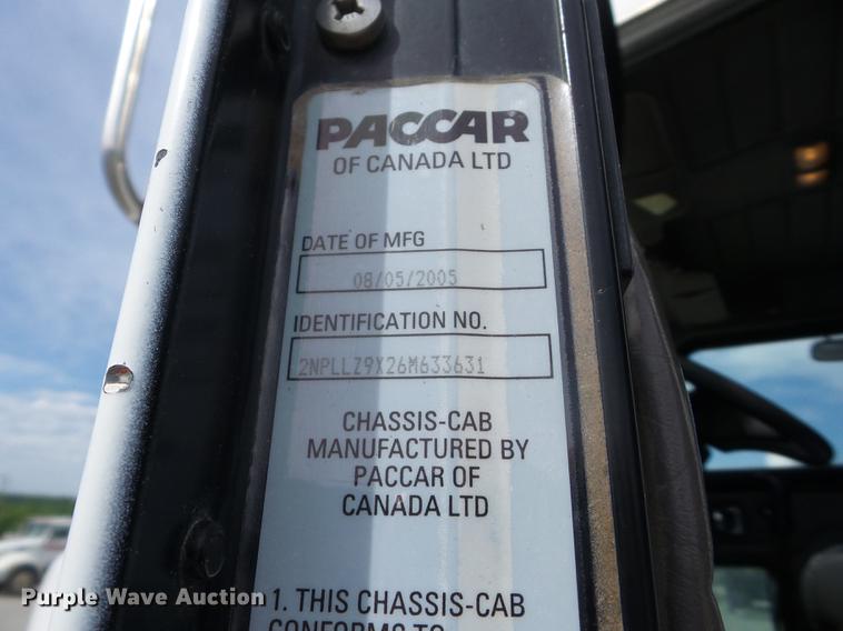 image for item J8513 2006 Peterbilt 335 dump truck