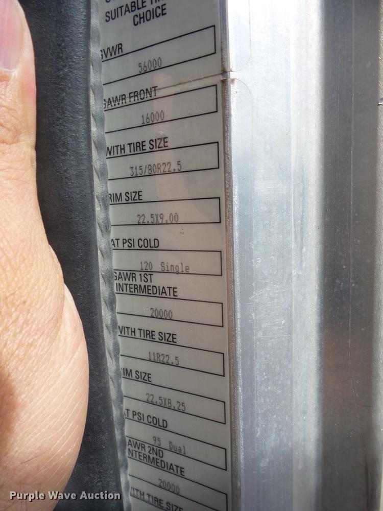 image for item J8513 2006 Peterbilt 335 dump truck