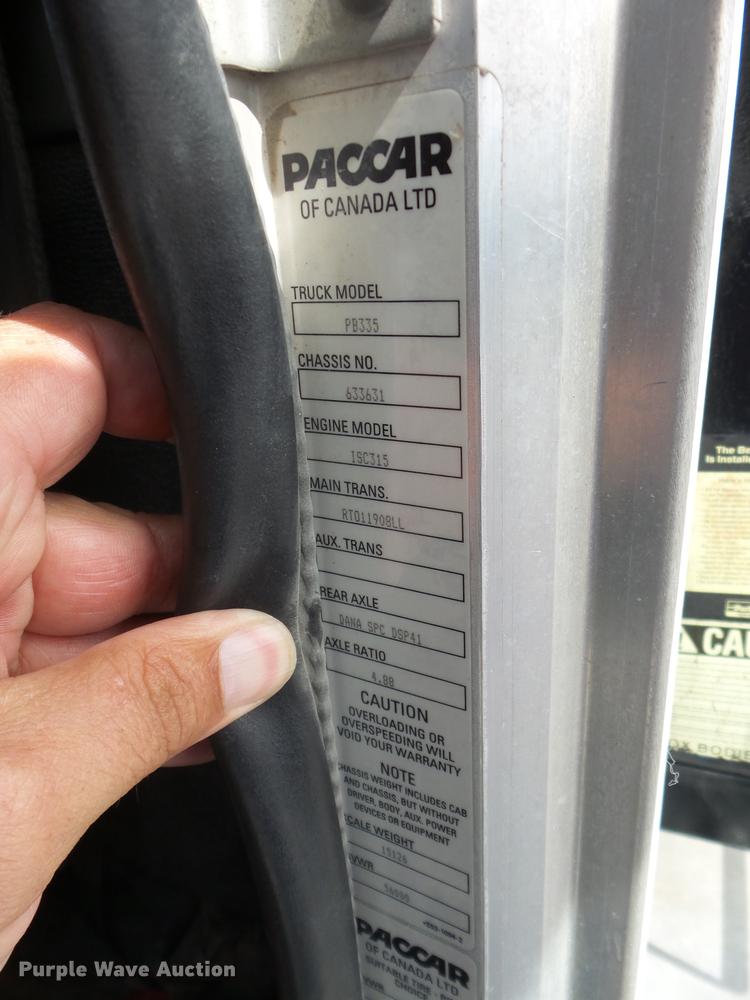 image for item J8513 2006 Peterbilt 335 dump truck