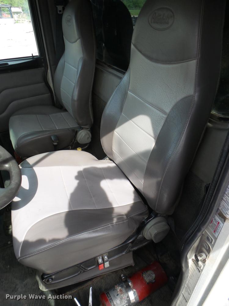 image for item J8513 2006 Peterbilt 335 dump truck