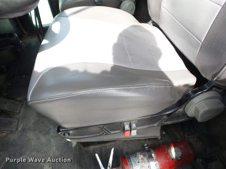 image for item J8513 2006 Peterbilt 335 dump truck