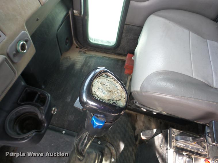 image for item J8513 2006 Peterbilt 335 dump truck