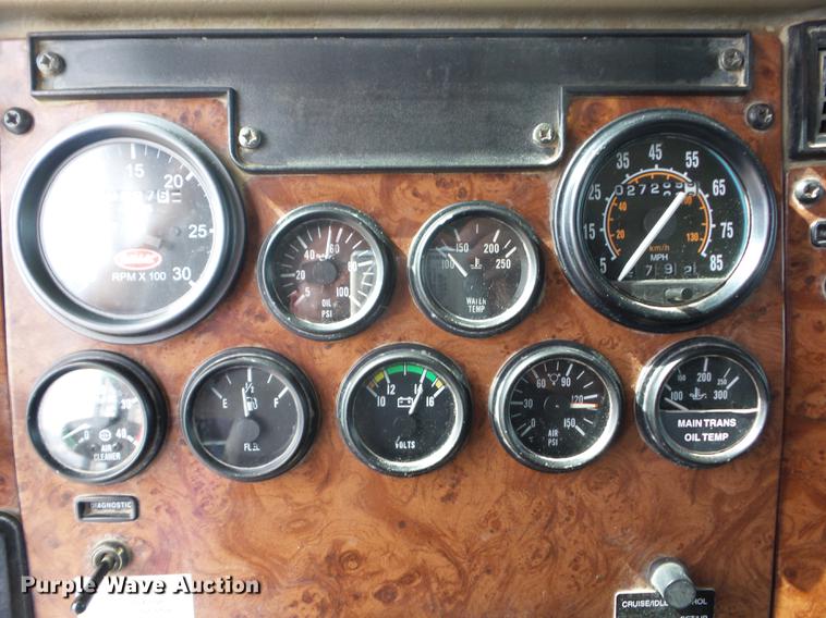 image for item J8513 2006 Peterbilt 335 dump truck