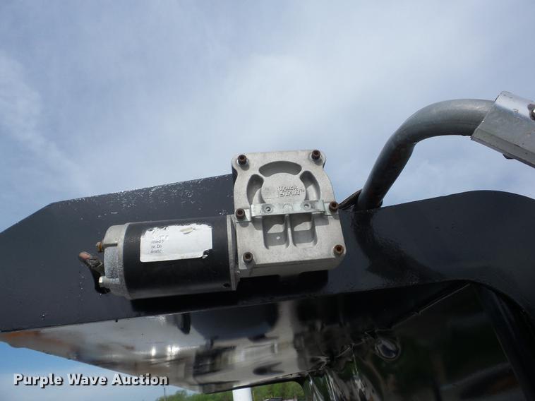 image for item J8513 2006 Peterbilt 335 dump truck