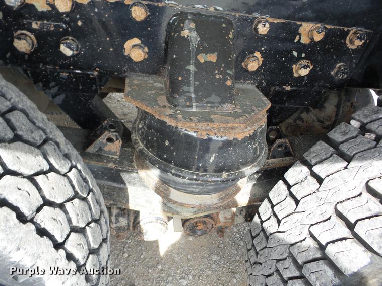 image for item J8513 2006 Peterbilt 335 dump truck