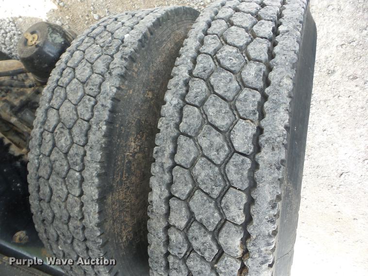 image for item J8513 2006 Peterbilt 335 dump truck