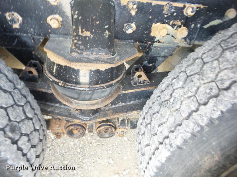 image for item J8513 2006 Peterbilt 335 dump truck