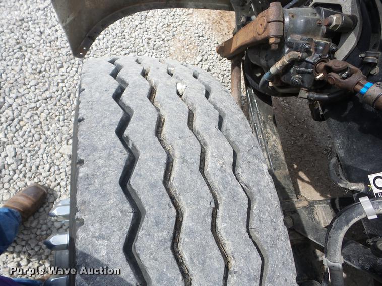 image for item J8513 2006 Peterbilt 335 dump truck