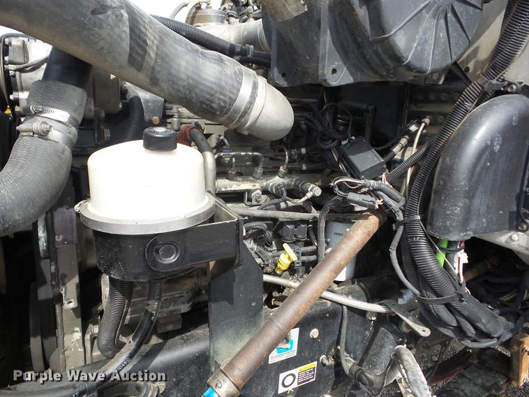 image for item J8513 2006 Peterbilt 335 dump truck