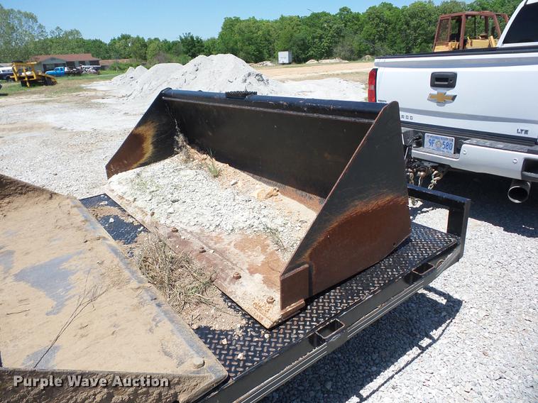 image for item J8516 John Deere Worksite Pro 484 skid steer bucket