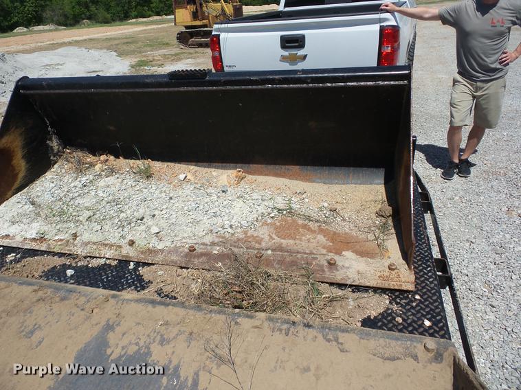 image for item J8516 John Deere Worksite Pro 484 skid steer bucket