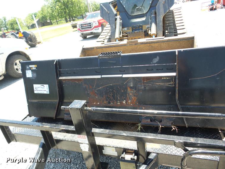 image for item J8516 John Deere Worksite Pro 484 skid steer bucket