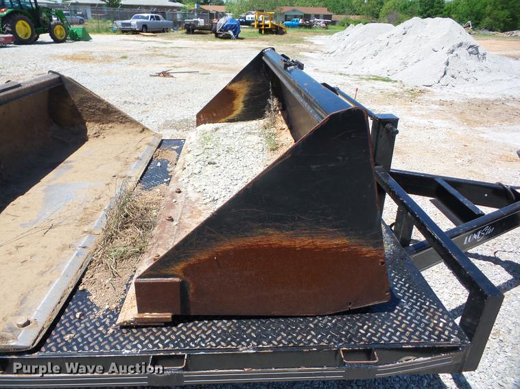 image for item J8516 John Deere Worksite Pro 484 skid steer bucket