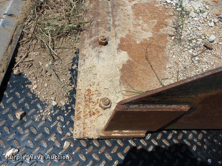 image for item J8516 John Deere Worksite Pro 484 skid steer bucket