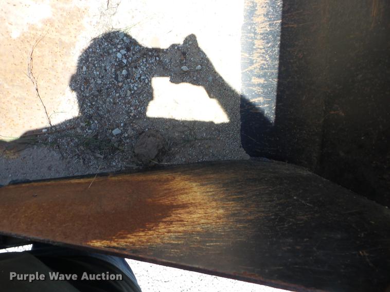 image for item J8516 John Deere Worksite Pro 484 skid steer bucket