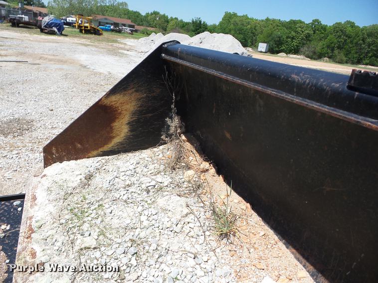 image for item J8516 John Deere Worksite Pro 484 skid steer bucket